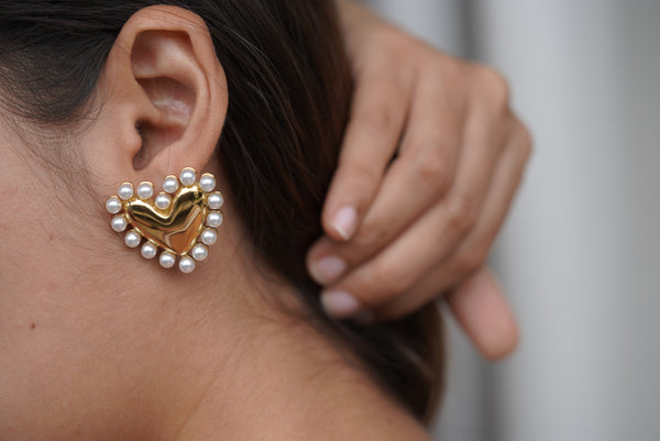 Statement Pearl Heart Studs