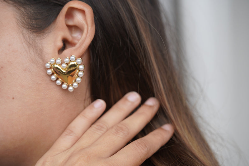 Statement Pearl Heart Studs