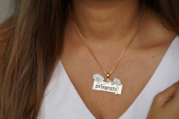 Name Necklace with Daisy Flower