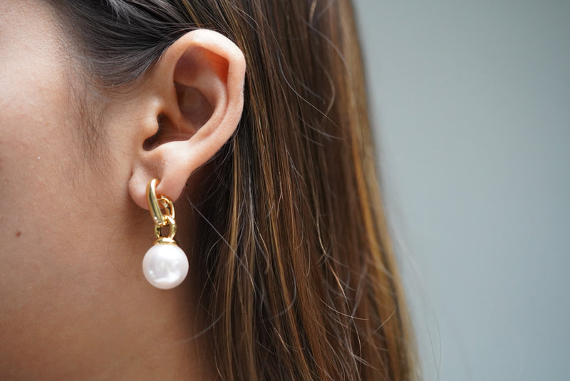 Twisted Pearl Drop Earring