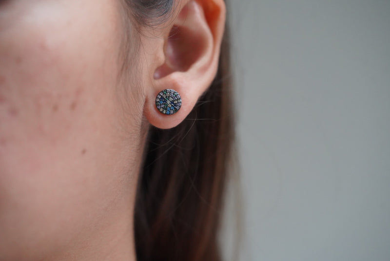 Round stud earring