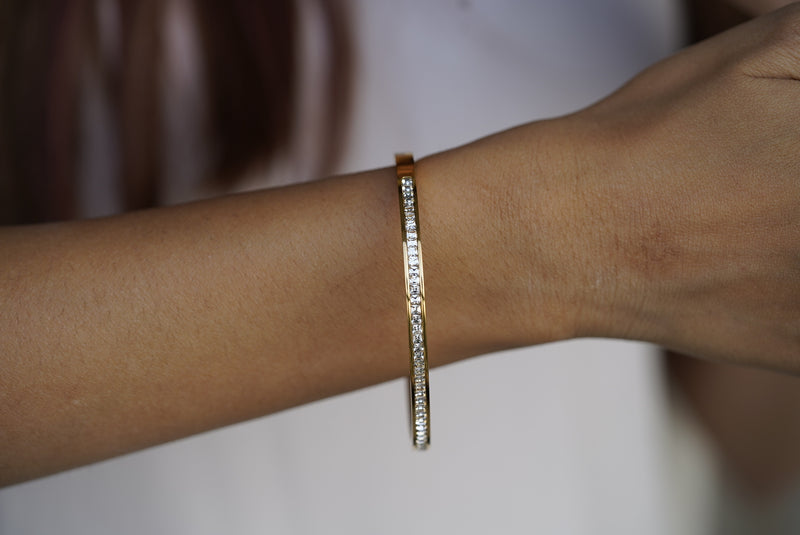 Minimal Diamond studded Cuff