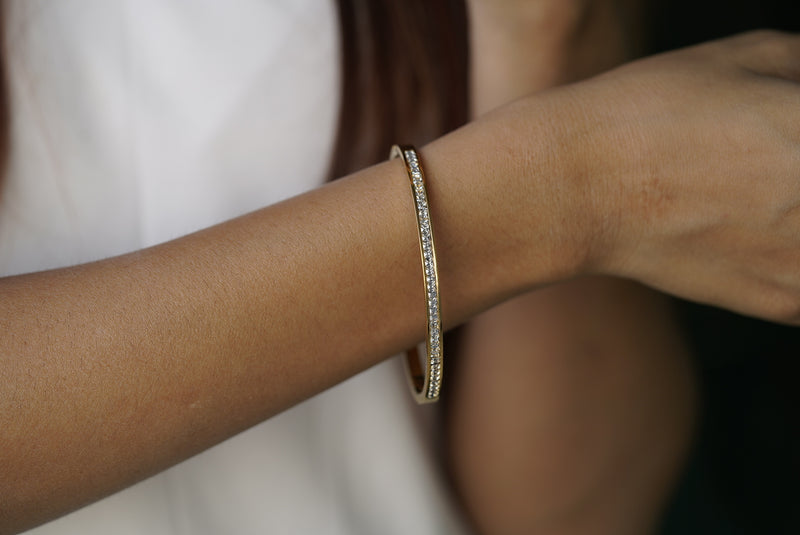 Minimal Diamond studded Cuff