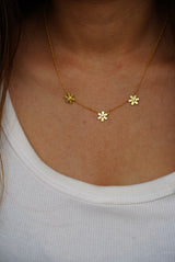 Dainty Flower Necklace