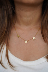 Dainty Flower Necklace