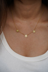 Dainty Flower Necklace